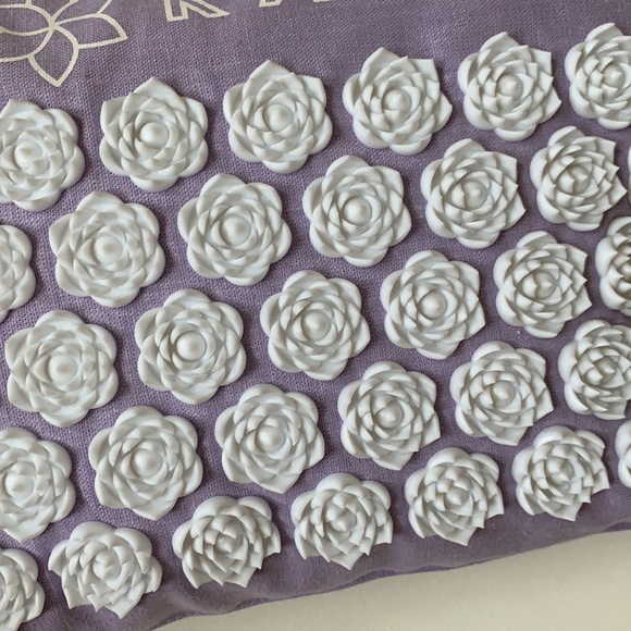 Kanjo Acupressure Pillow BNWOT - Picture 3 of 7